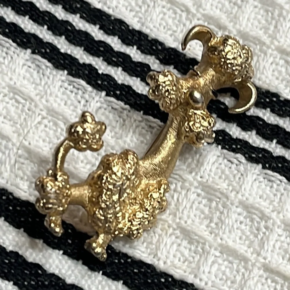 French Poodle Brooch‎ Pin Vintage Avon Brushed Gold Tone 1970’s